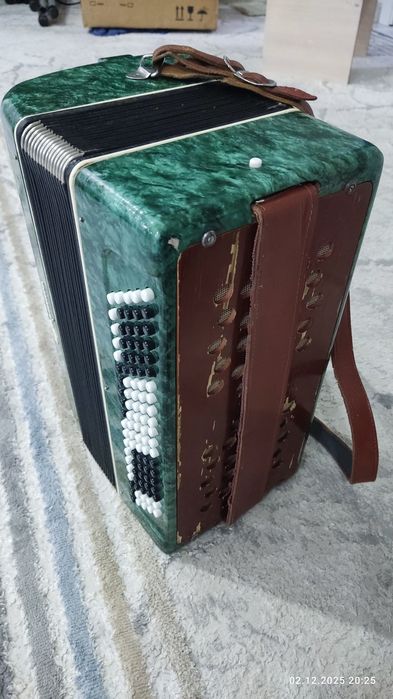 Баян сатылады 3 қатар