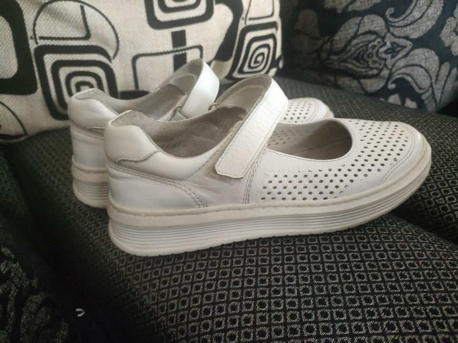 Туфли на девочку кожанные