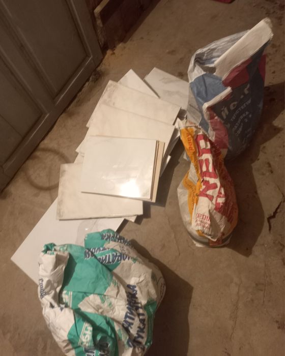 Продам остатки строительх о материало(в клей плиточный,штукатурка,и т.