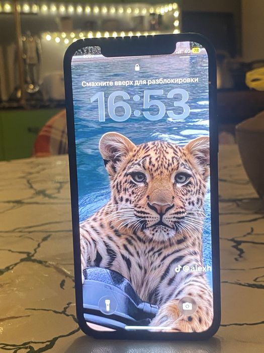 Айфон 12 64 гб.