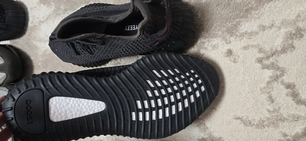 Yeezy 350 marimea 43 noi nepurrati fara cutie