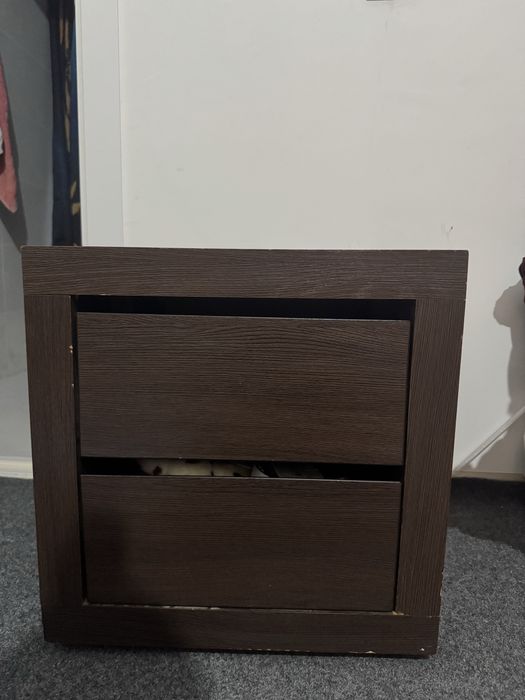 Продам 2 одинаковые тумбочки Срочно !