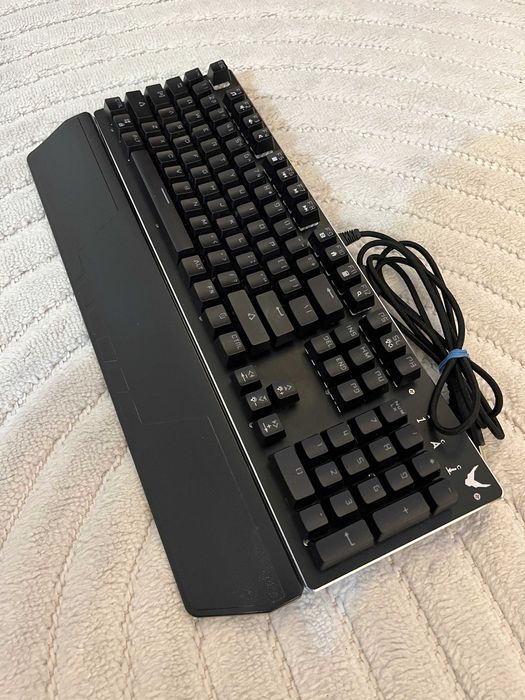 Tastatura Gaming Mecanica RGB USB VARR OMEGA + Mousepad Gaming