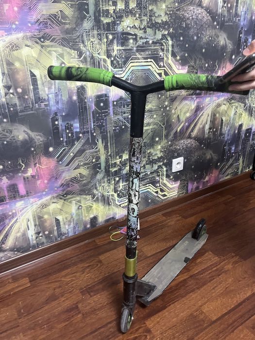 Продам самокат черный б/у