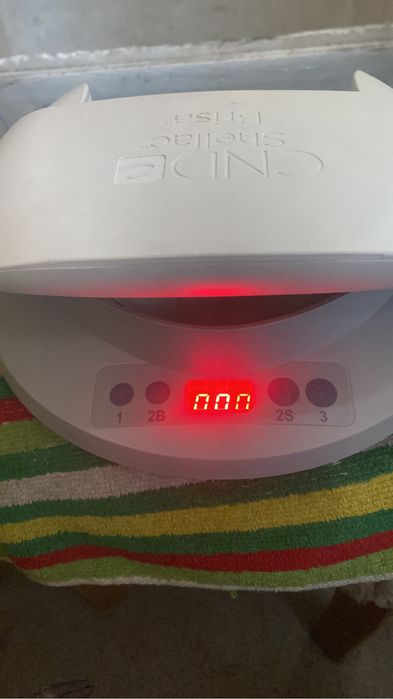 Маникюрная лампа