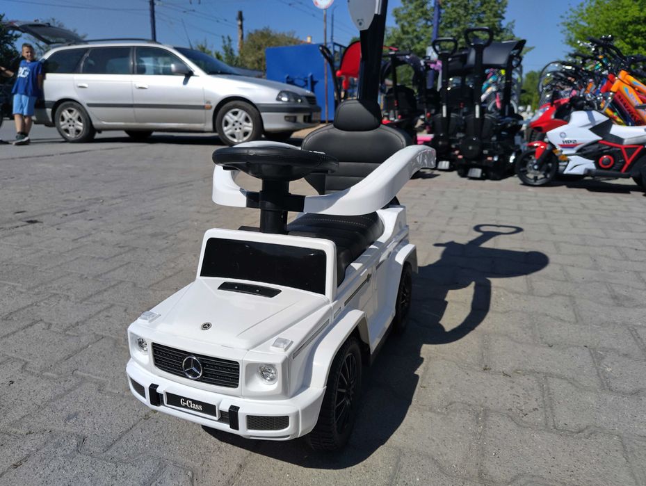 MERCEDES Кола за яздене с дръжка и сенник Mercedes-benz G350d бял