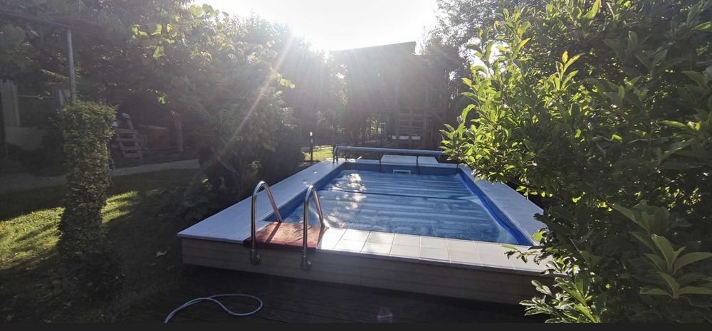 Къща с басейн и просторен двор в с. Скравена.