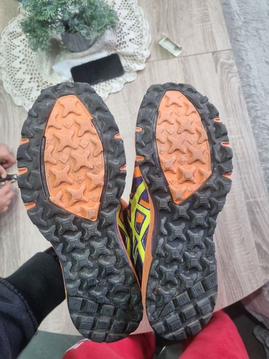 Asics обувки за спорт