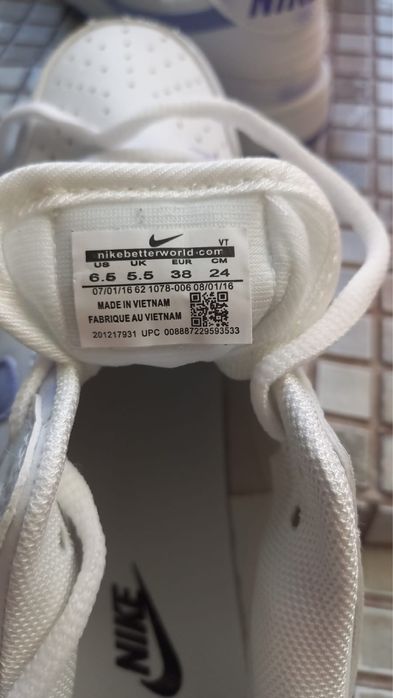 Продам кроссовки