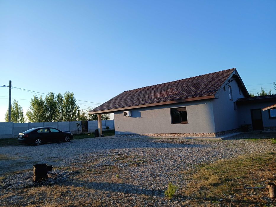 Casa noua ee de vanzare