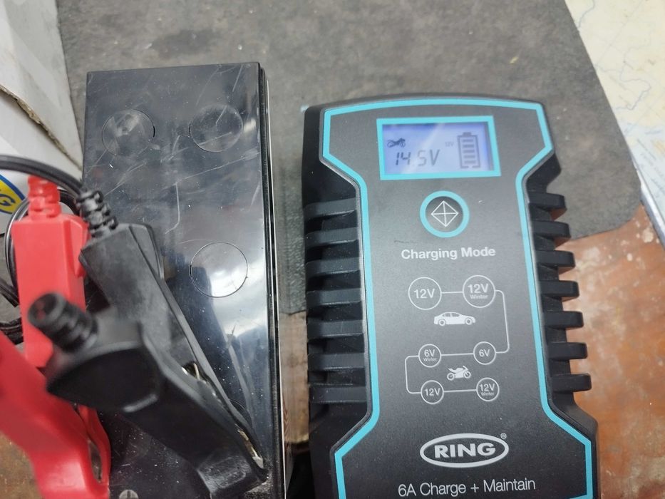 Redresor / incarcator auto 12 Volti Robot pornire cateva modele