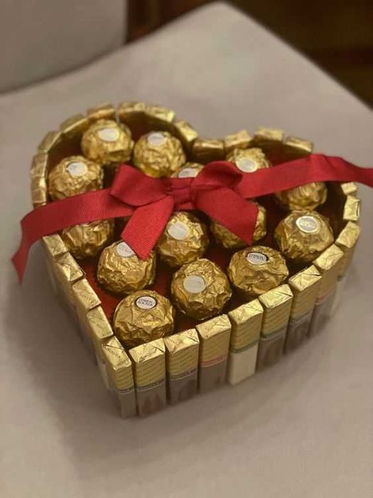 подарък за жена, момиче, майка, баба Кутия букет рози цветя