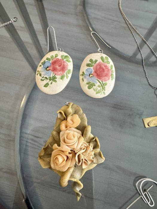 Красиви бижута; африкански амулет, ръкавели и игла