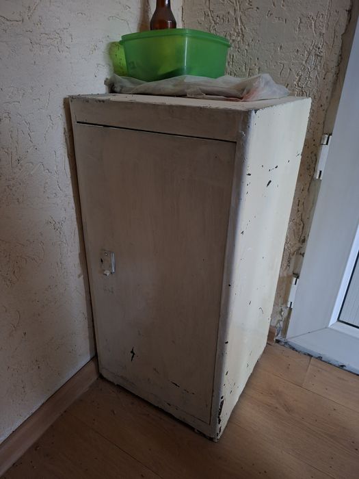 Сейфы, старые но прочные.