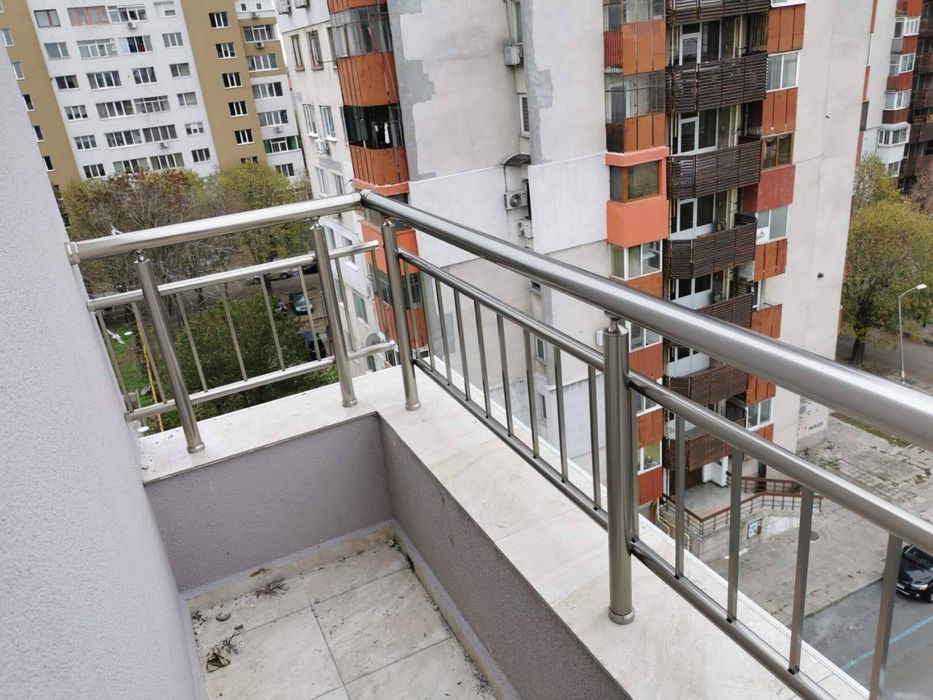 Алуминиеви и стъклени парапети