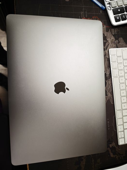 Vând macbook pro 16 inch