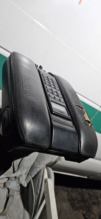 Подлокотник BMW E38 с телефоном