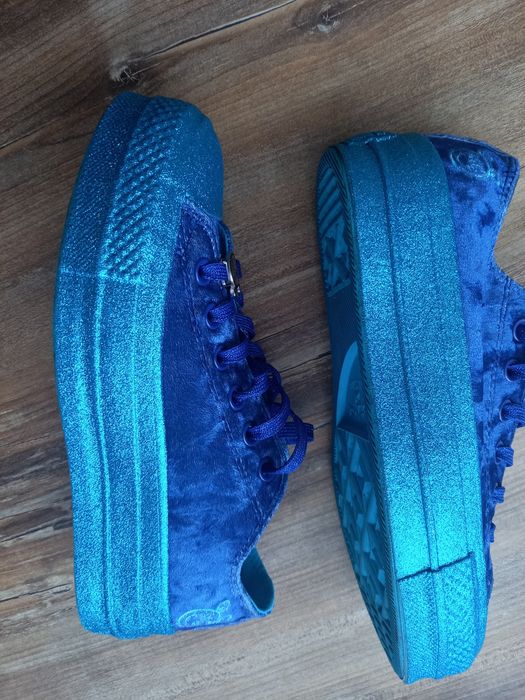 Converse и Fila спортни обувки