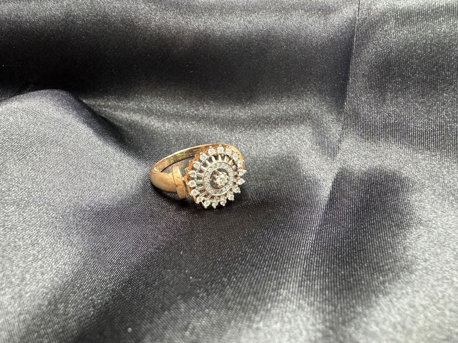 Золотое кольцо с бриллиантами