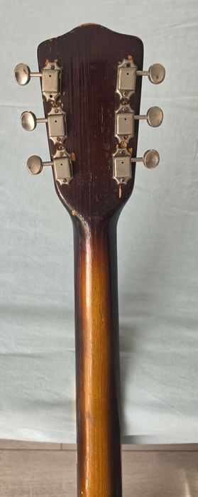 Ретро полуакустична електрическа китара Framus