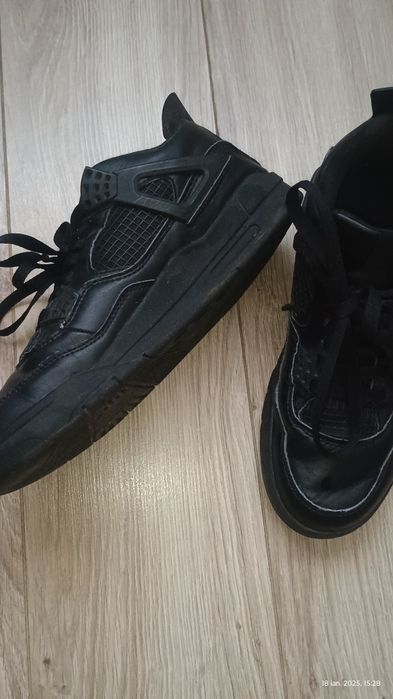 Adidași negri mărimea 40