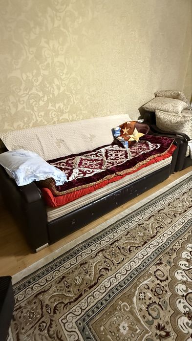 Кожанный диван и два кресло