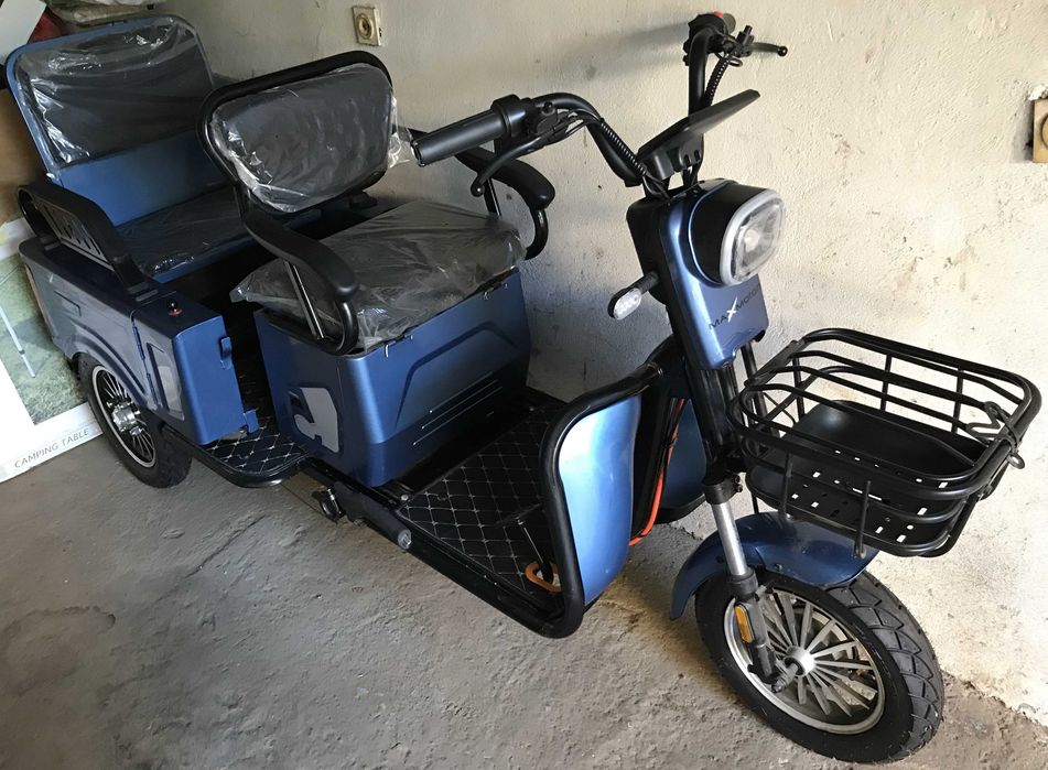 Двуместна електрическа триколка Max Motors CARGO LUX 1500W