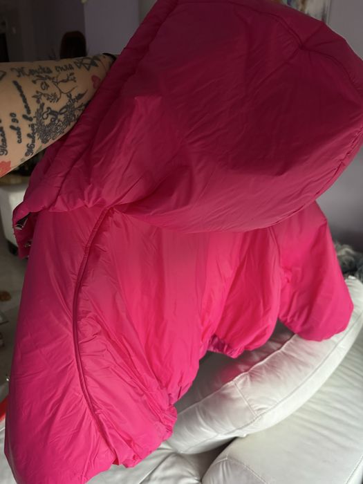 Pause леко, неупотребявано,, разкошен цвят и обемна качулка , която се сваля .