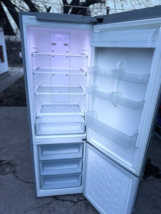 Холодильник Samsung