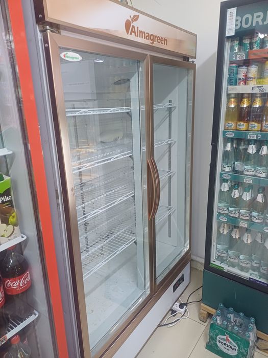 Витреный холодильник