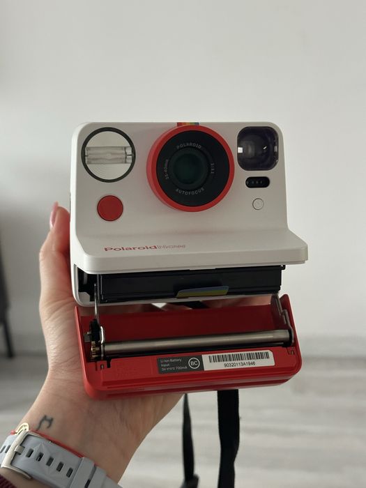 Моментен фотоапарат Polaroid now