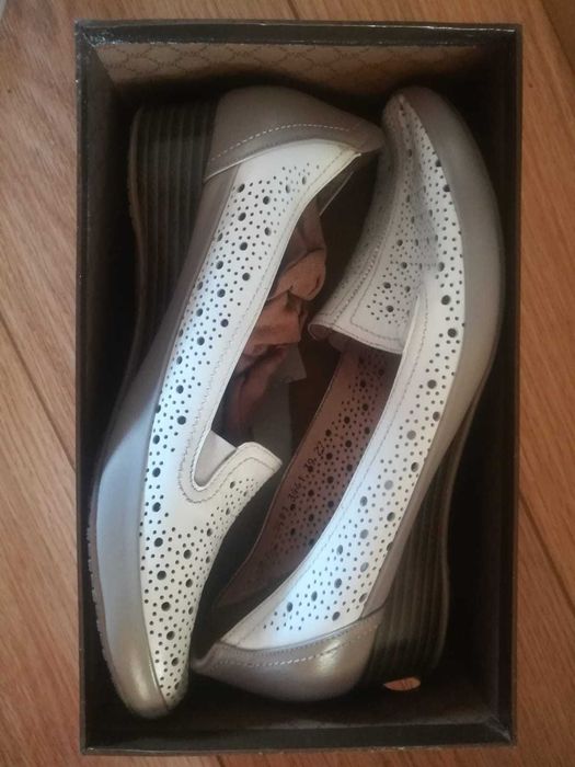 Женская обувь разнообразная