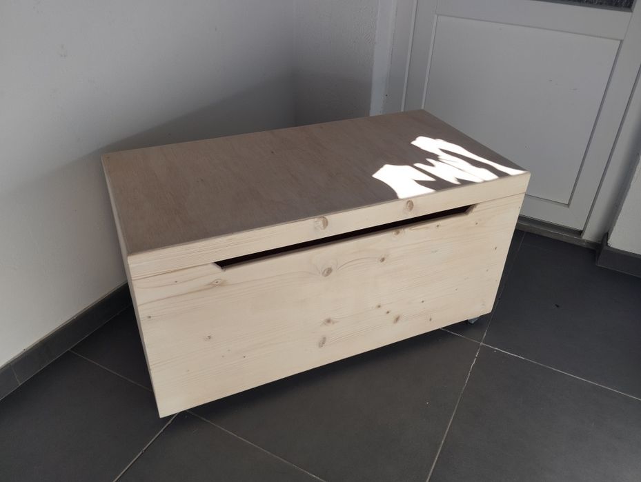 Cutie mare pentru depozitat ,jucării ,paturi lenjerii,cufăr