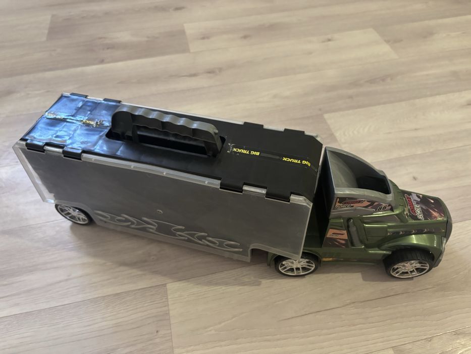 Игрушечный военный автовоз-кейс