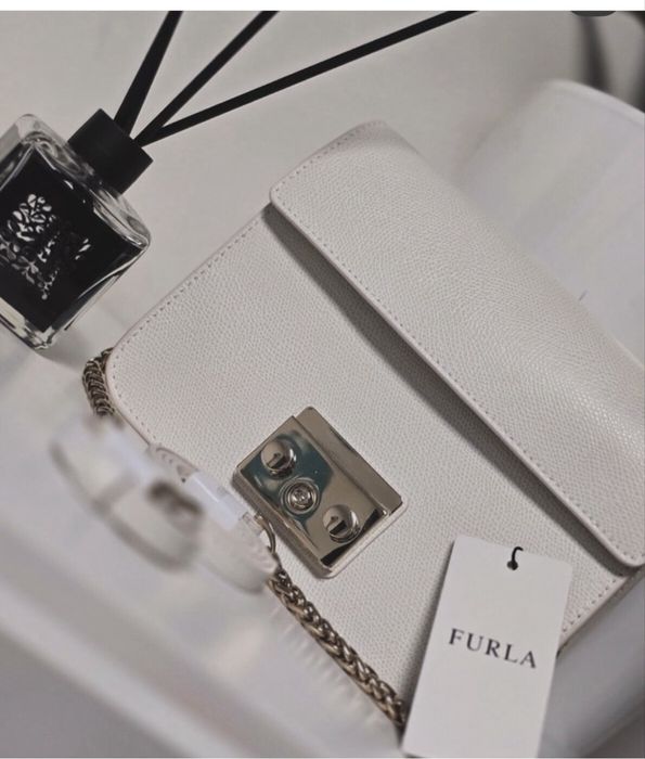 Чанта FURLA чисто нова