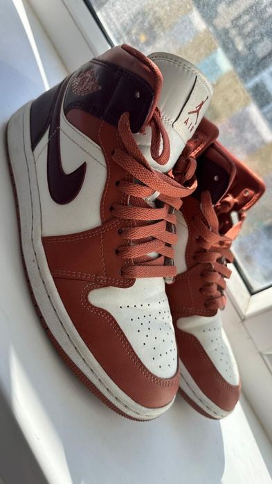 Air Jordan 1 mid Nike (размер 40)