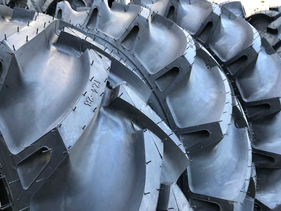 Anvelope marca MRL 12.4-28 cu 8 pliuri cauciucuri tractor FIAT spate