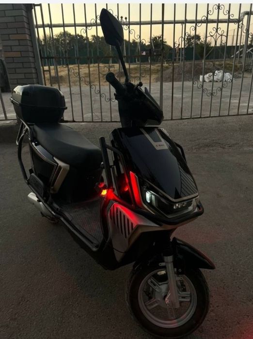 Электроскутер 72в 20а состояния отличный задний скорость есть