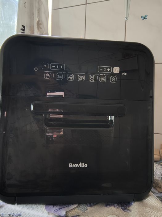 Vând airfryer BREVILLE