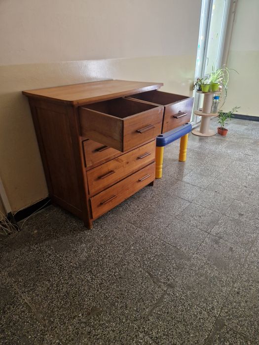 Дървен скрин от старо време