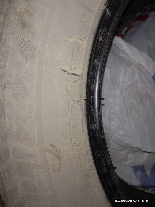 Продам зимние шины BRIDGESTONE