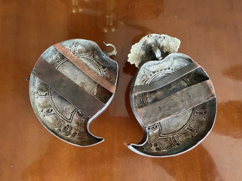 Сребърна пафта дълбок релеф.