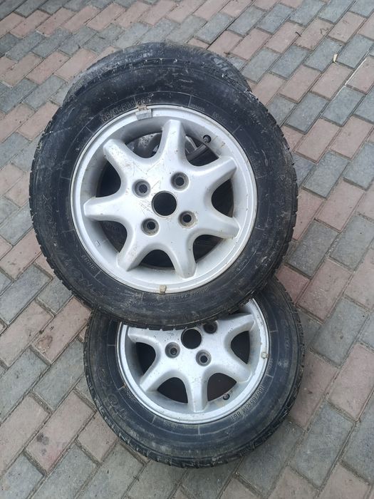 De vînzare 4 genți din aliaj pe 15 cu prindere 5 frezoanepentru detali