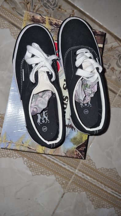 Продам кеды 2 пары