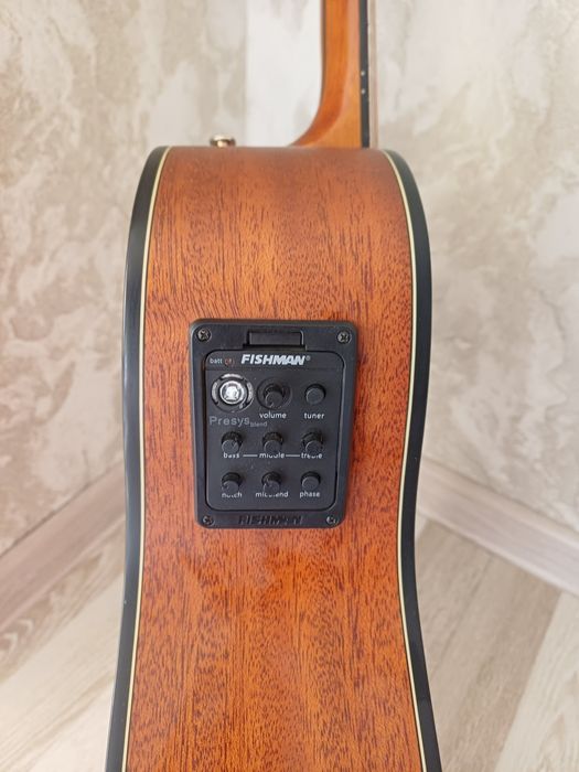 Гитара TR продаётся недорого б/у