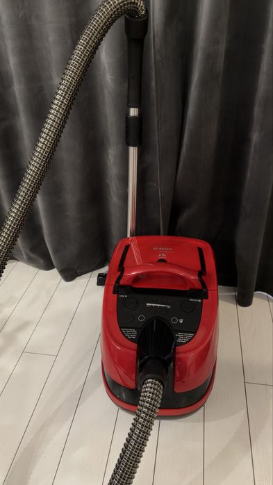 Aspirator cu spalare BOSCH AquaWash&Clean ( ca nou )