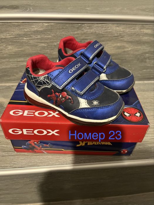 Маратонки и сандали Geox за бебе