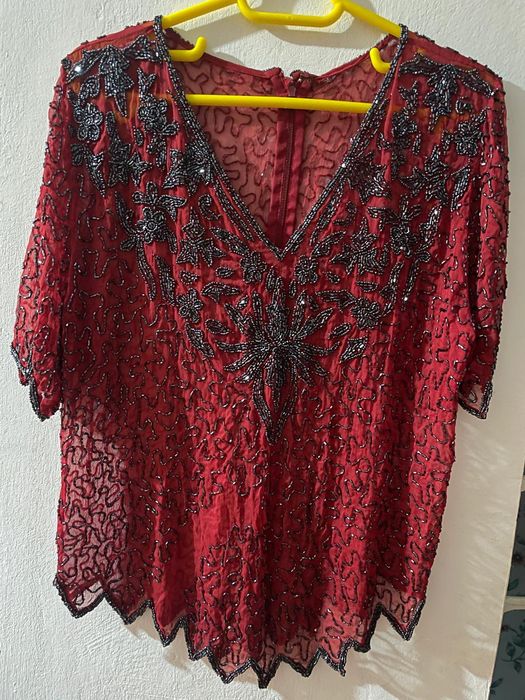 Bluza cu paiete cusute manual