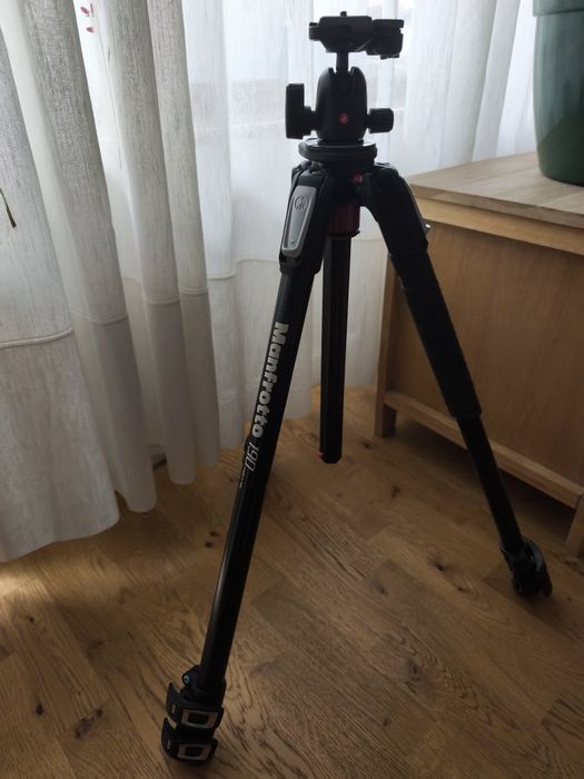 Trepied Manfrotto plus cap cu bila Manfrotto