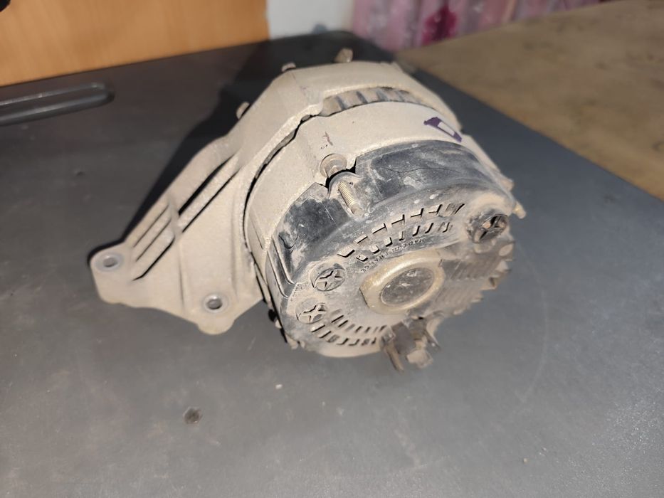 Генератор Рено твинго 1993год 1.2 объем